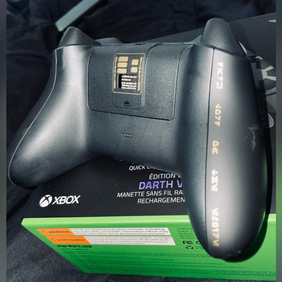 Star Wars limited edition darth Vader Xbox controller with charging stand - Picture 5 of 5